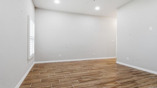 728 Crestview, Floresville, TX 78114