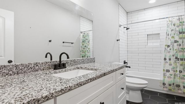 728 Crestview, Floresville, TX 78114