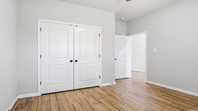 728 Crestview, Floresville, TX 78114