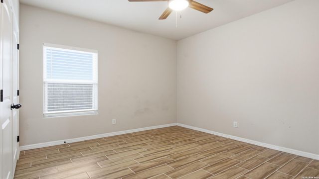 728 Crestview, Floresville, TX 78114