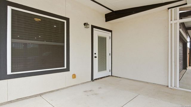 728 Crestview, Floresville, TX 78114