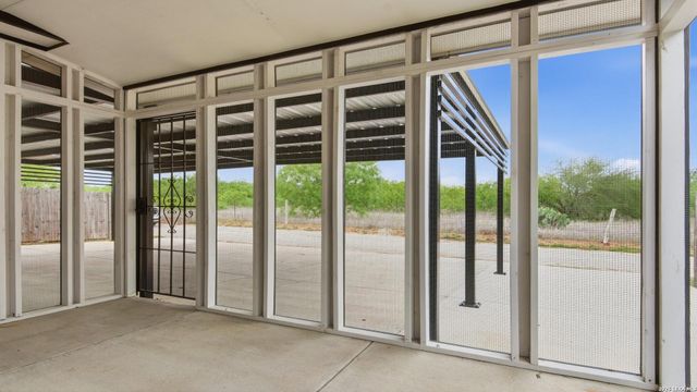 728 Crestview, Floresville, TX 78114