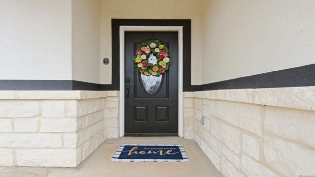 728 Crestview, Floresville, TX 78114