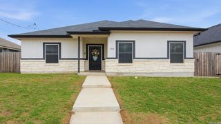 728 Crestview, Floresville, TX 78114