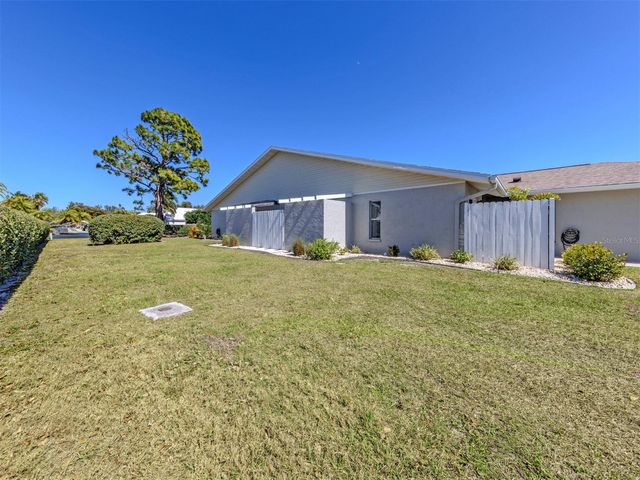 601 PINEBROOK CRESCENT 1, Venice, FL 34285