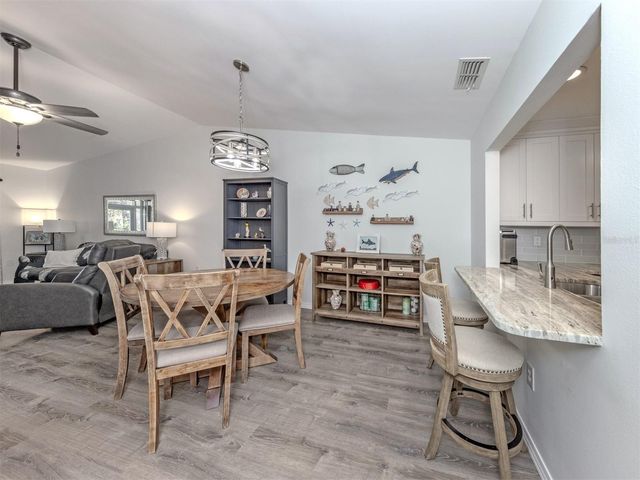 601 PINEBROOK CRESCENT 1, Venice, FL 34285