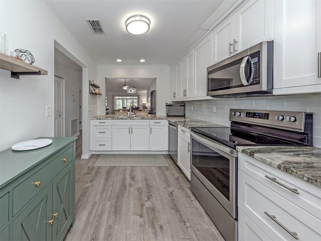 601 PINEBROOK CRESCENT 1, Venice, FL 34285