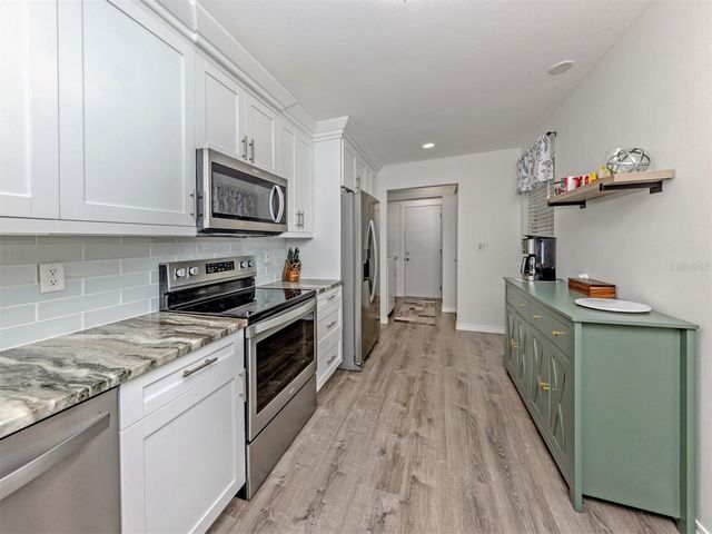 601 PINEBROOK CRESCENT 1, Venice, FL 34285