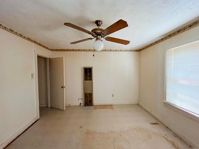 1610 Jones Dr, Conway, AR 72032