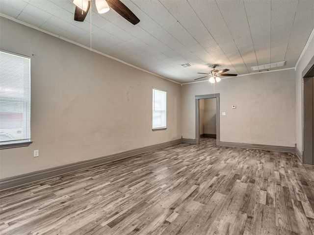 912 S Rock Island Avenue, El Reno, OK 73036