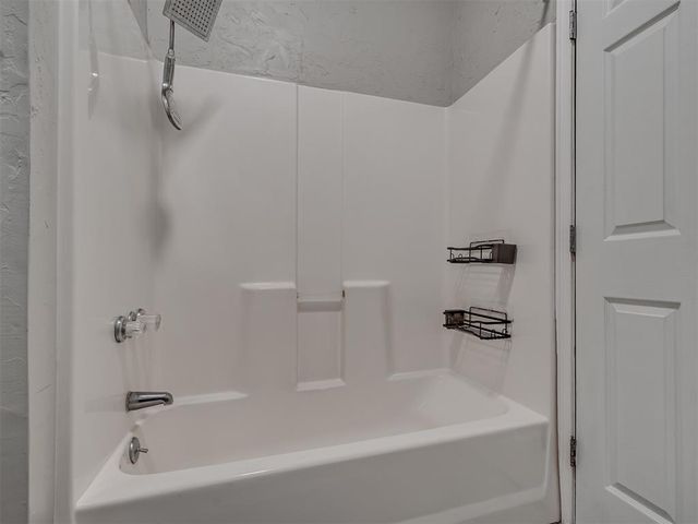 912 S Rock Island Avenue, El Reno, OK 73036