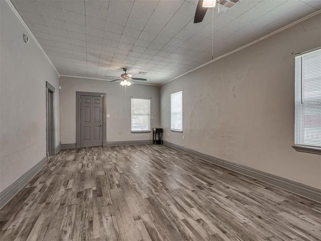 912 S Rock Island Avenue, El Reno, OK 73036