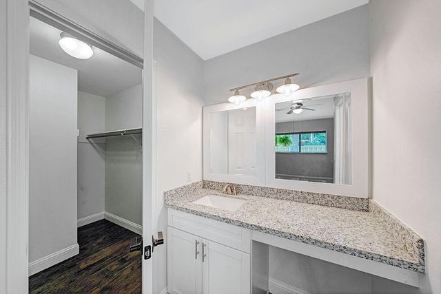 55 Dew Fall Ct Court, The Woodlands, TX 77380