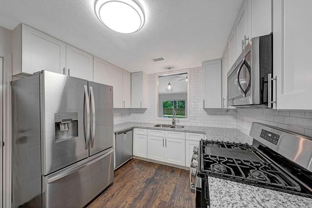 55 Dew Fall Ct Court, The Woodlands, TX 77380