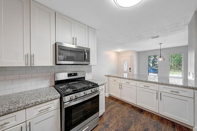 55 Dew Fall Ct Court, The Woodlands, TX 77380