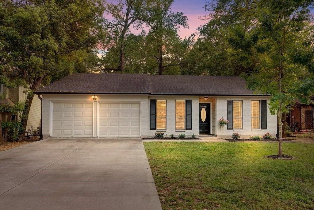 55 Dew Fall Ct Court, The Woodlands, TX 77380