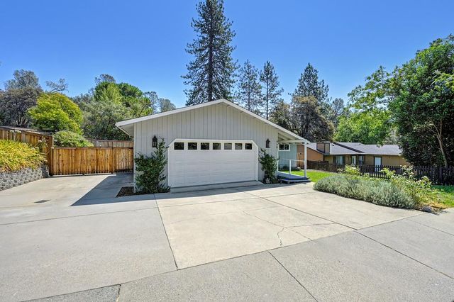 938 Mikkelsen Dr, Auburn, CA 95603