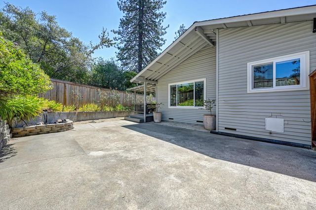 938 Mikkelsen Dr, Auburn, CA 95603