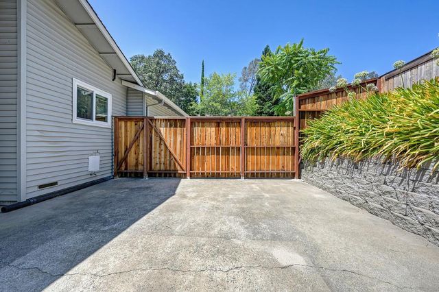 938 Mikkelsen Dr, Auburn, CA 95603