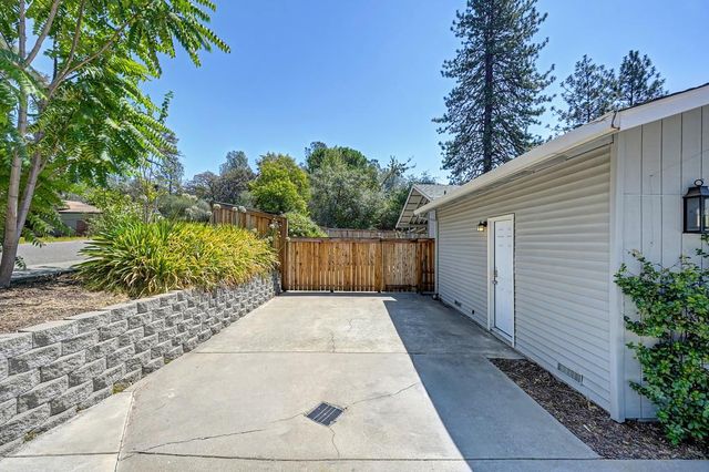 938 Mikkelsen Dr, Auburn, CA 95603