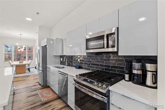 3415 Vista Avenue, St Louis, MO 63104