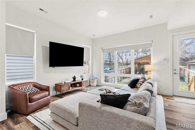 3415 Vista Avenue, St Louis, MO 63104