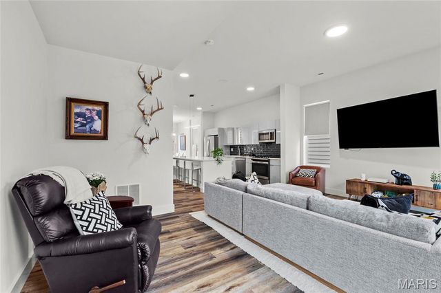 3415 Vista Avenue, St Louis, MO 63104