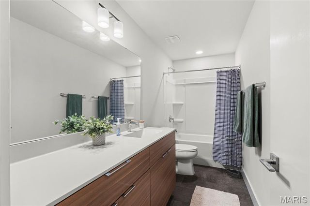 3415 Vista Avenue, St Louis, MO 63104