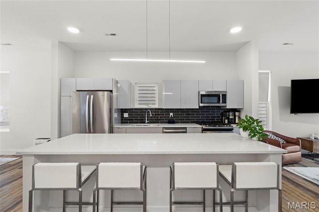 3415 Vista Avenue, St Louis, MO 63104