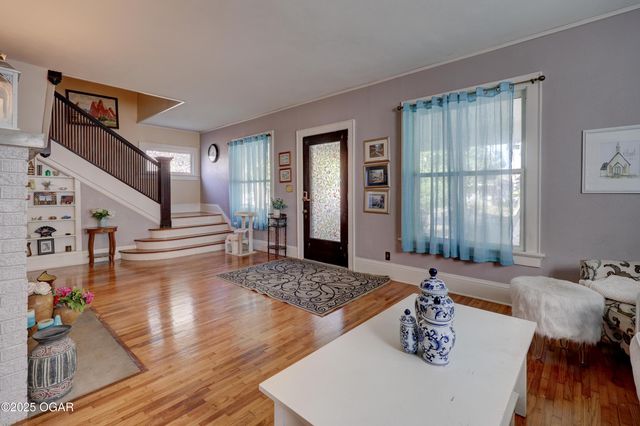 1513 S Main Street, Carthage, MO 64836