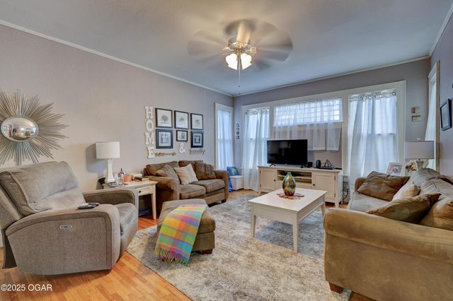 1513 S Main Street, Carthage, MO 64836