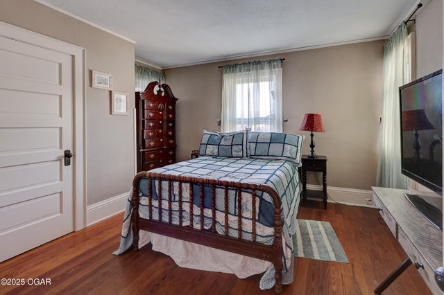 1513 S Main Street, Carthage, MO 64836