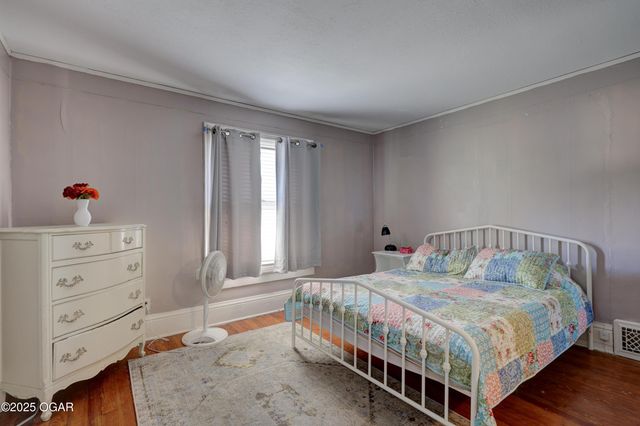 1513 S Main Street, Carthage, MO 64836