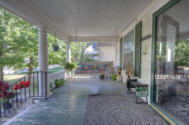 1513 S Main Street, Carthage, MO 64836