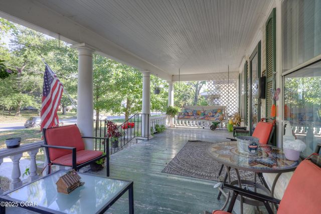 1513 S Main Street, Carthage, MO 64836