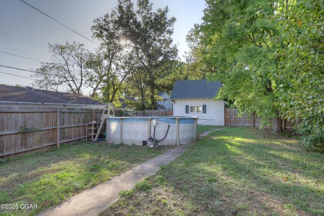 1513 S Main Street, Carthage, MO 64836