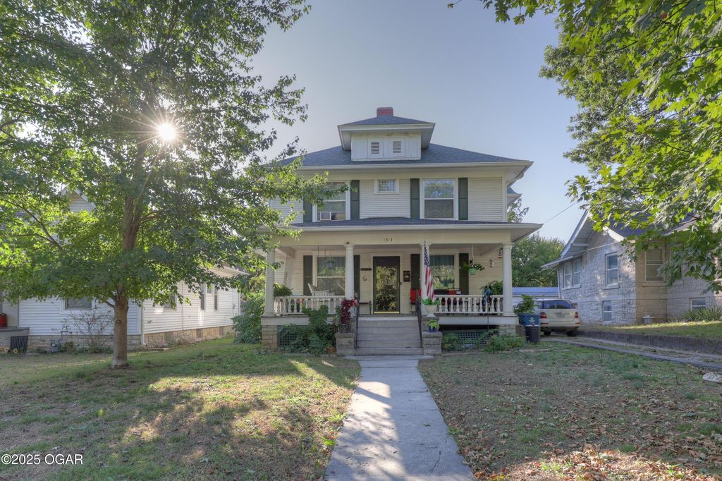 1513 S Main Street, Carthage, MO 64836