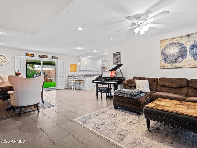 2612 W OSAGE Circle, Mesa, AZ 85202