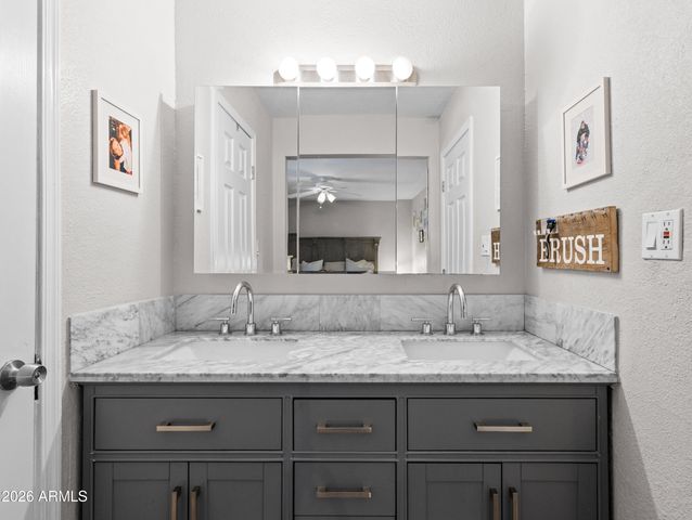 2612 W OSAGE Circle, Mesa, AZ 85202
