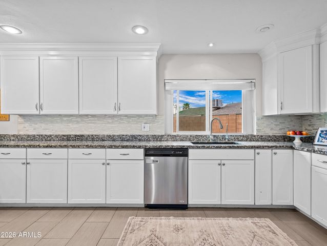 2612 W OSAGE Circle, Mesa, AZ 85202
