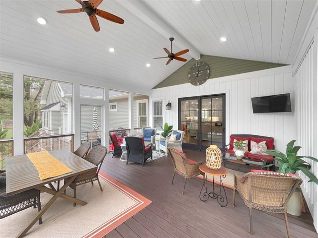 133 E Hanover Street, Pentwater, MI 49449