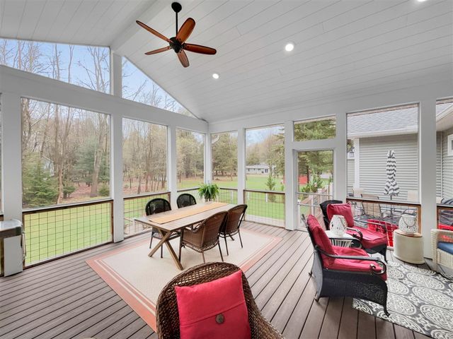 133 E Hanover Street, Pentwater, MI 49449