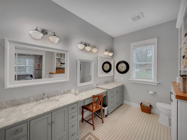 133 E Hanover Street, Pentwater, MI 49449