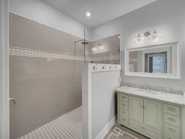 133 E Hanover Street, Pentwater, MI 49449