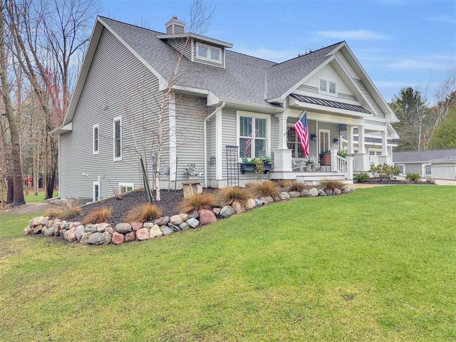 133 E Hanover Street, Pentwater, MI 49449