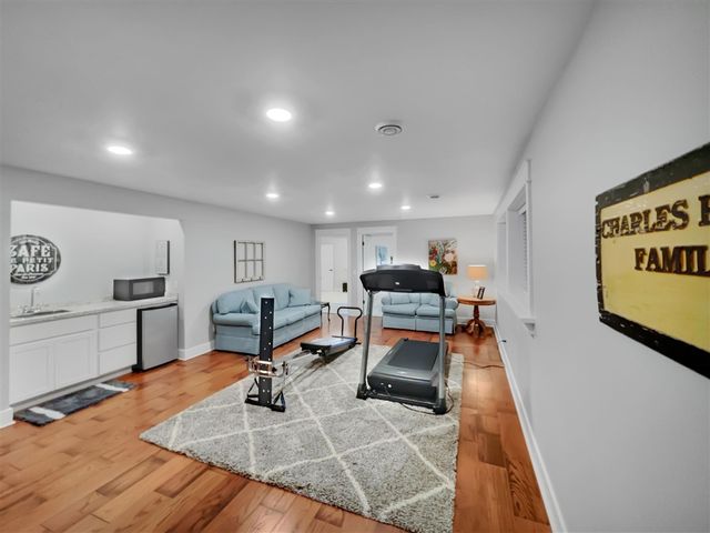 133 E Hanover Street, Pentwater, MI 49449