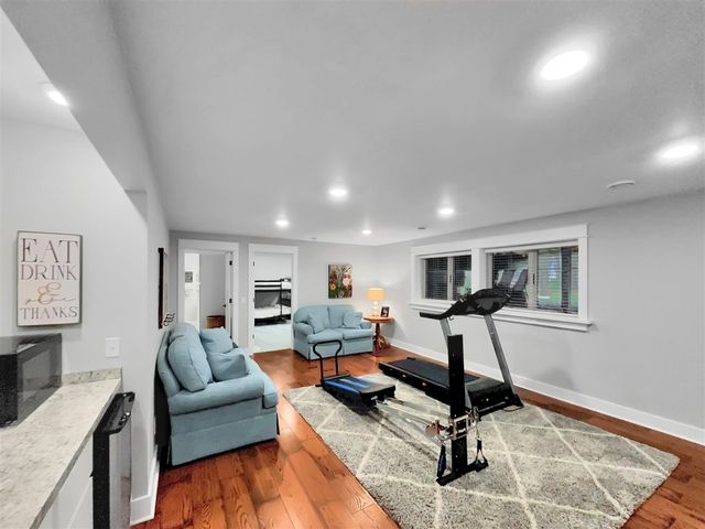 133 E Hanover Street, Pentwater, MI 49449
