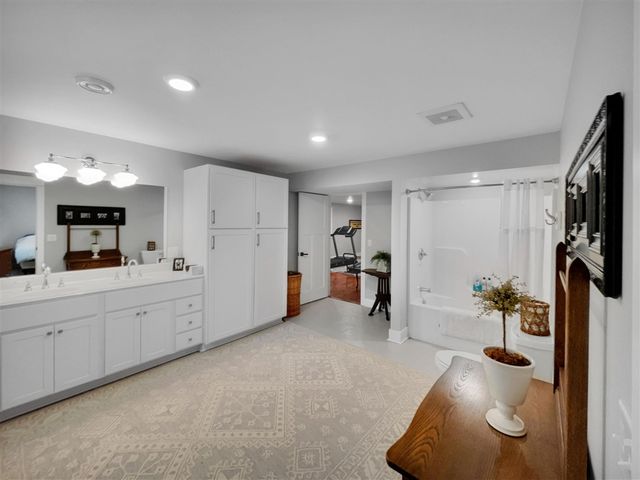 133 E Hanover Street, Pentwater, MI 49449