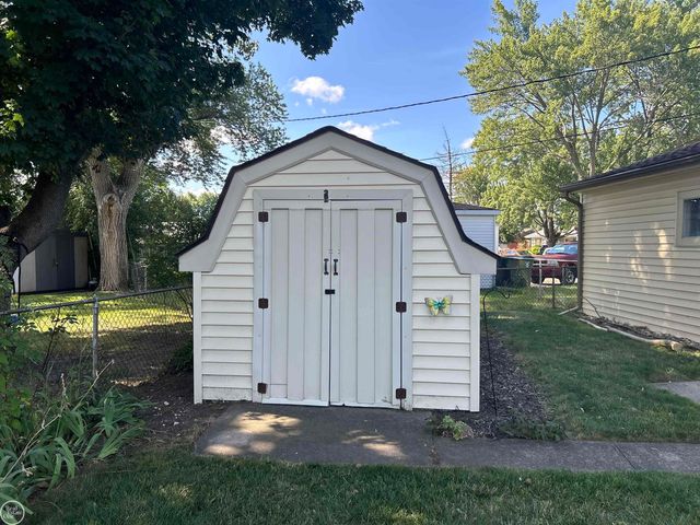 47630 Winthrop Street, Shelby Twp, MI 48317