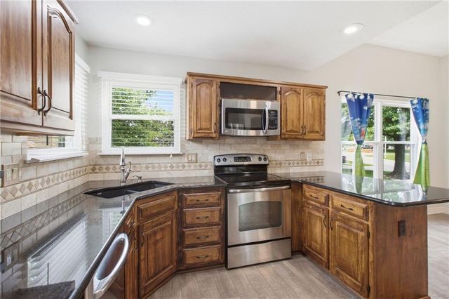 21607 W 51st Street, Shawnee, KS 66226